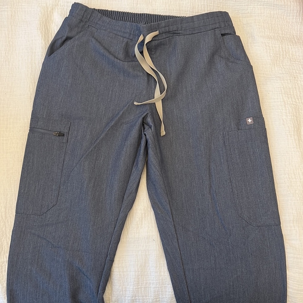FIGS Yola Skinny Scrubs- Heather Denim